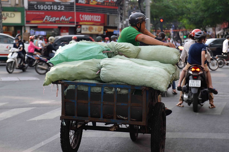 Đá viên được vận chuyển không bao bọc vệ sinh