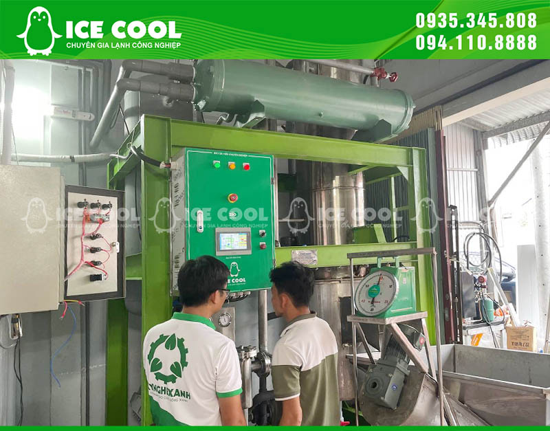 Kỹ thuật viên ICE COOL luôn hỗ trợ khách hàng 24/7